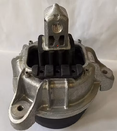 OEM: 22 11 6 786 528 Adequado para BMW 5 (F10, F18) Ano: 2011-2017 Kutway Engine Mount